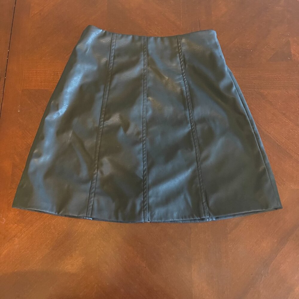 H&M Divided Black Faux Leather‎ Mini Skirt With Back Zipper Closure Size 0